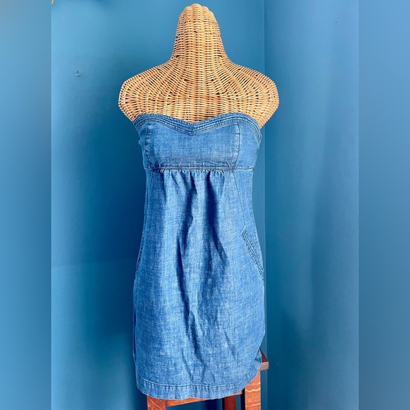 American Eagle Outfitters Dresses & Skirts - American Eagle Outfitters Denim Strapless Women’s Dress. Sz 6. 99% Cotton.
